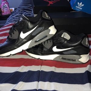 Air Max 90 Essential